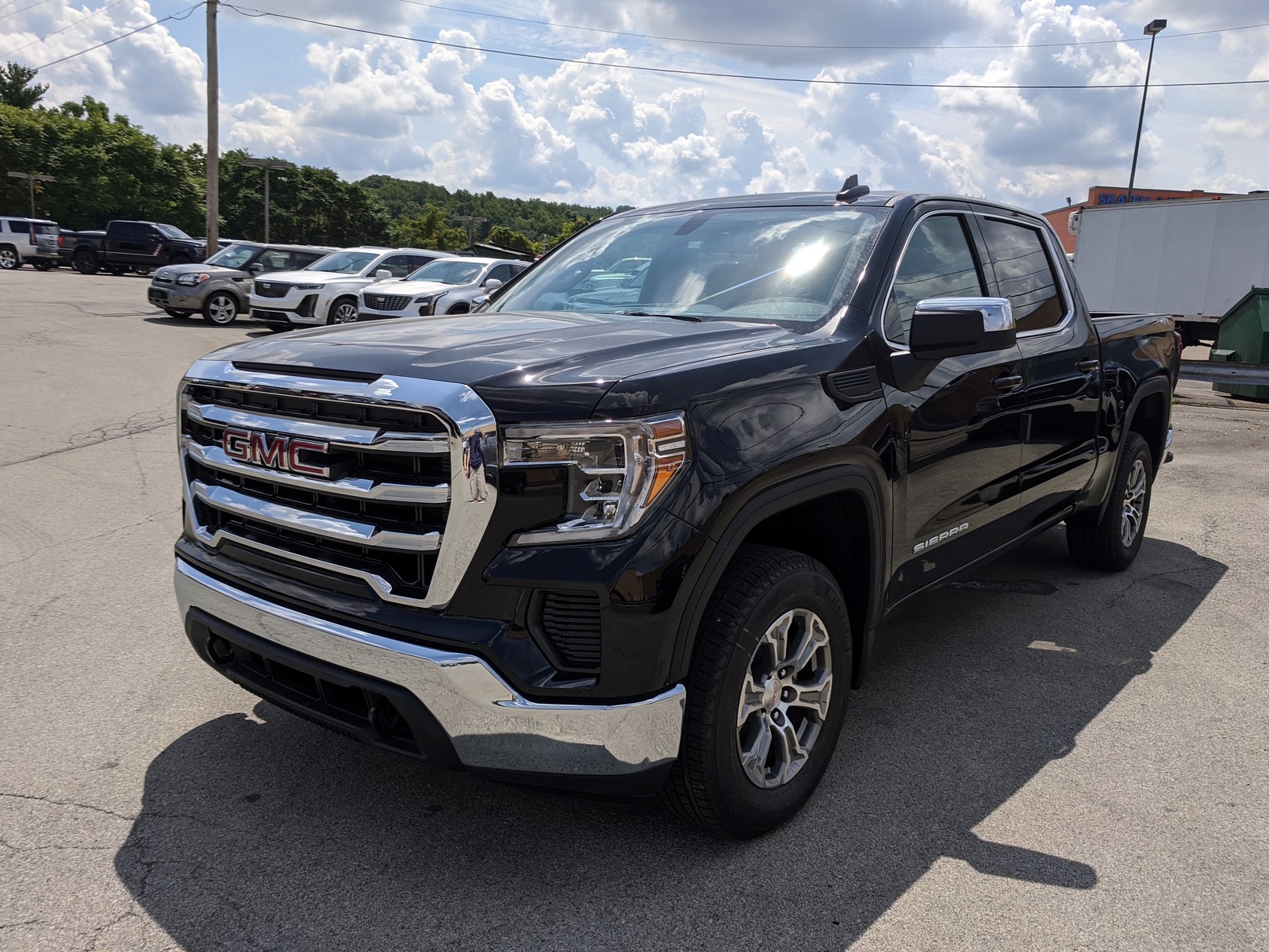 New 2020 GMC Sierra 1500 SLE Crew Cab Pickup in ONYX BLACK | Greensburg ...